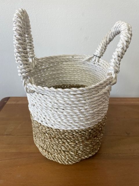 Förvaringskorgar i sjögräs – natur/vitt set