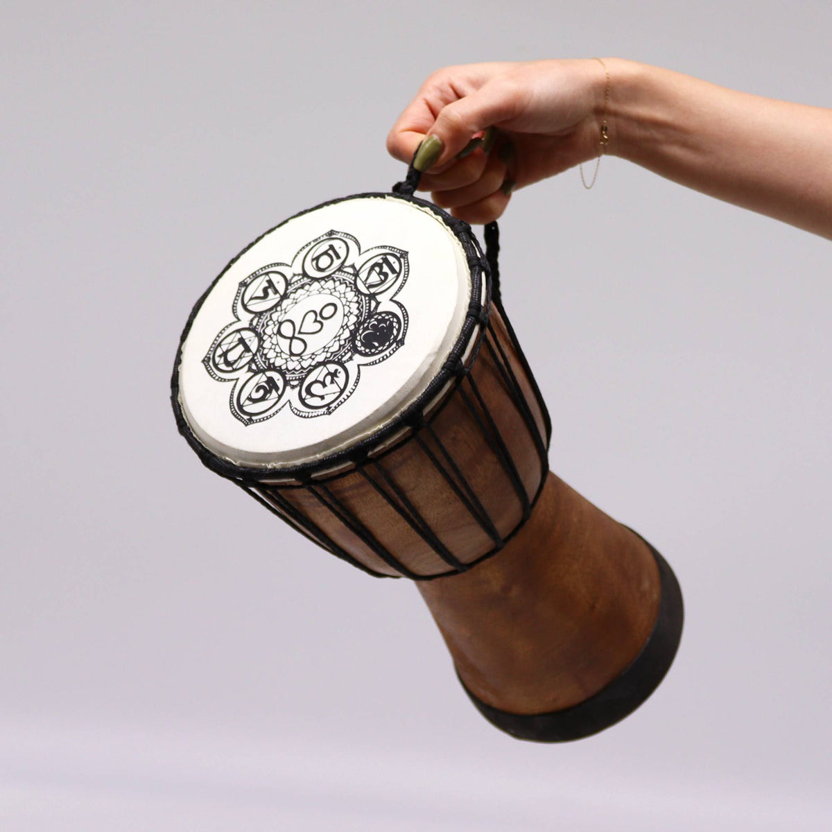 Djembe med chakramotiv – 30 cm