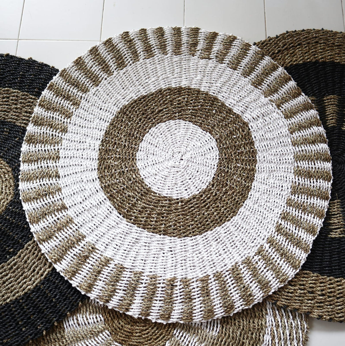 Rund matta i sjögräs – solmotiv, vit/natur, Ø 100 cm