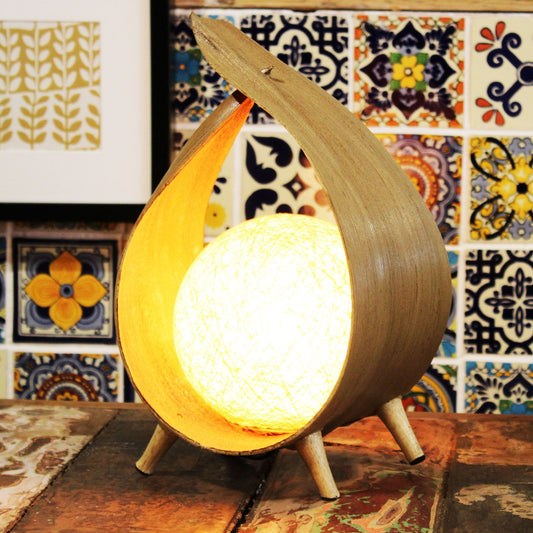 Bordslampa av kokosblad – Natural Loop