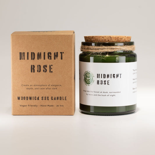 Greenman sojavaxljus med träveke – Midnight Rose