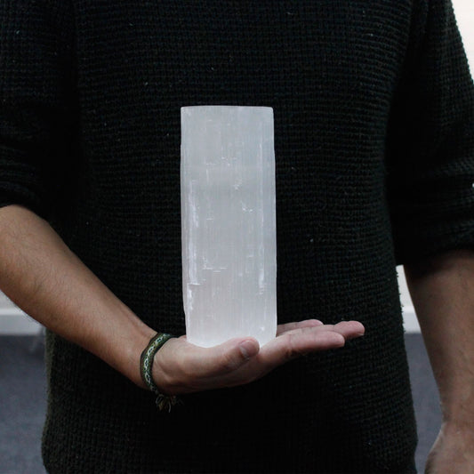 Ljushållare i selenit – cylinder, 20 cm