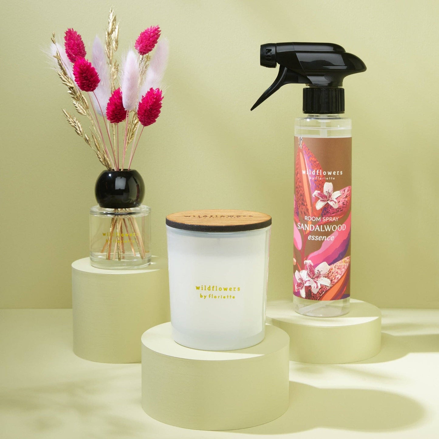 Reed Diffuser med Torkade Blommor 50ML - Sandelträ Essens