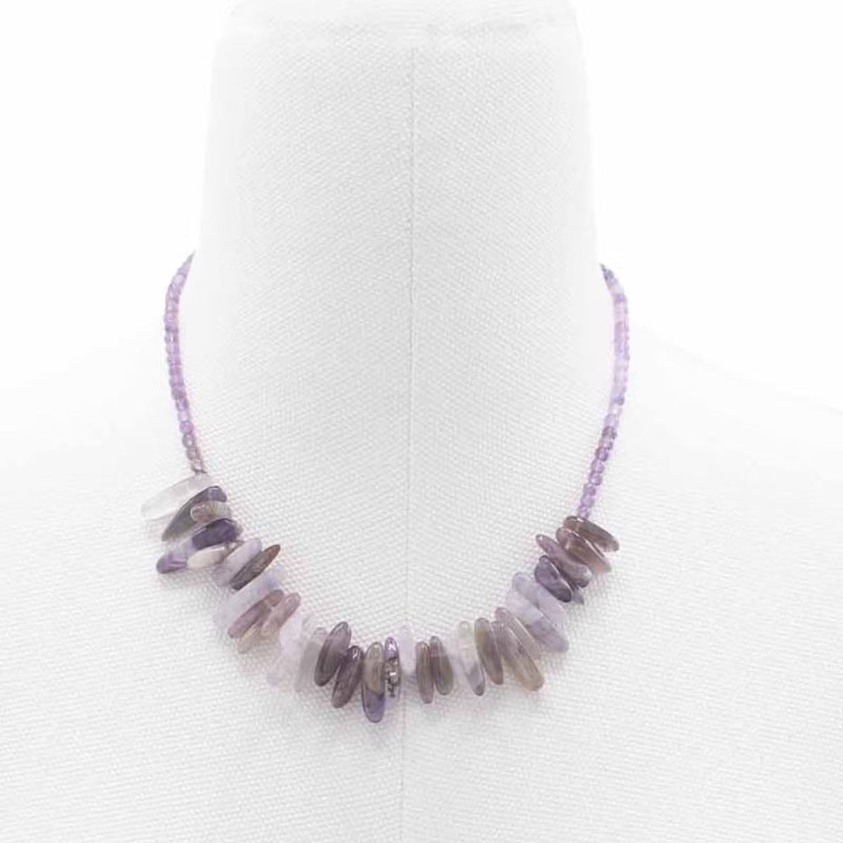Halsband med långa ädelstenar – Ametist