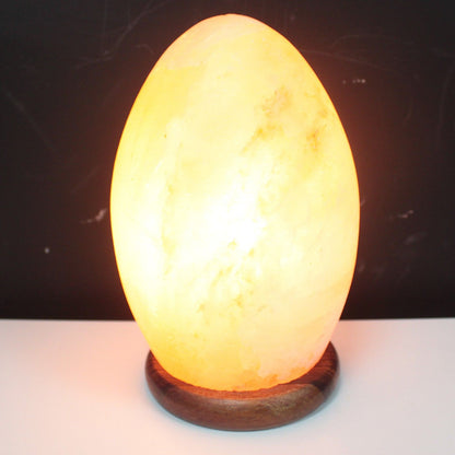 Saltlampa i äggform – träbas