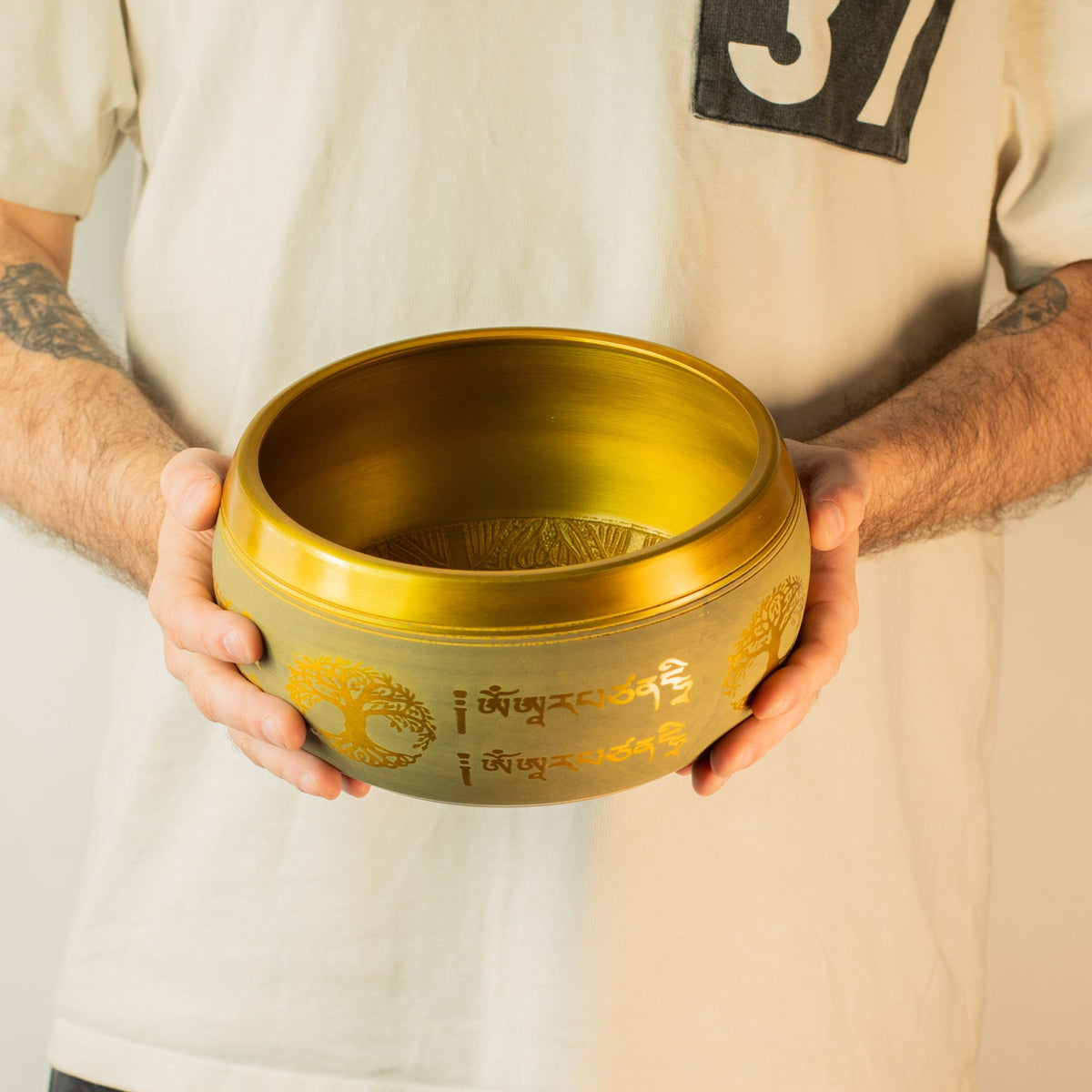 Stor klangskål i aluminium – Buddha & Livets träd, 19 cm