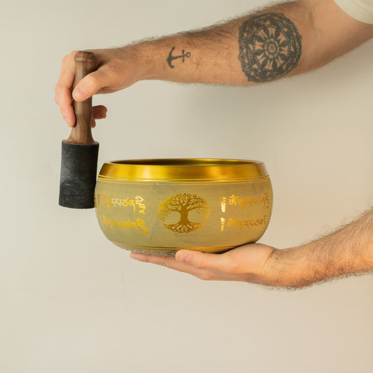 Stor klangskål i aluminium – Buddha & Livets träd, 19 cm