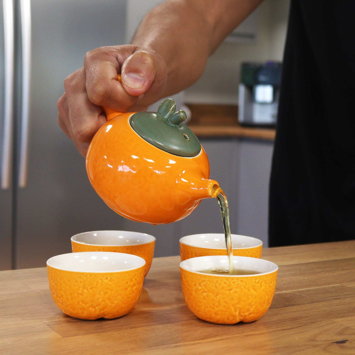 Teservis i orange keramik – tekanna och 4 koppar