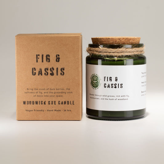 Greenman sojavaxljus med träveke – Crushed Fig & Cassis