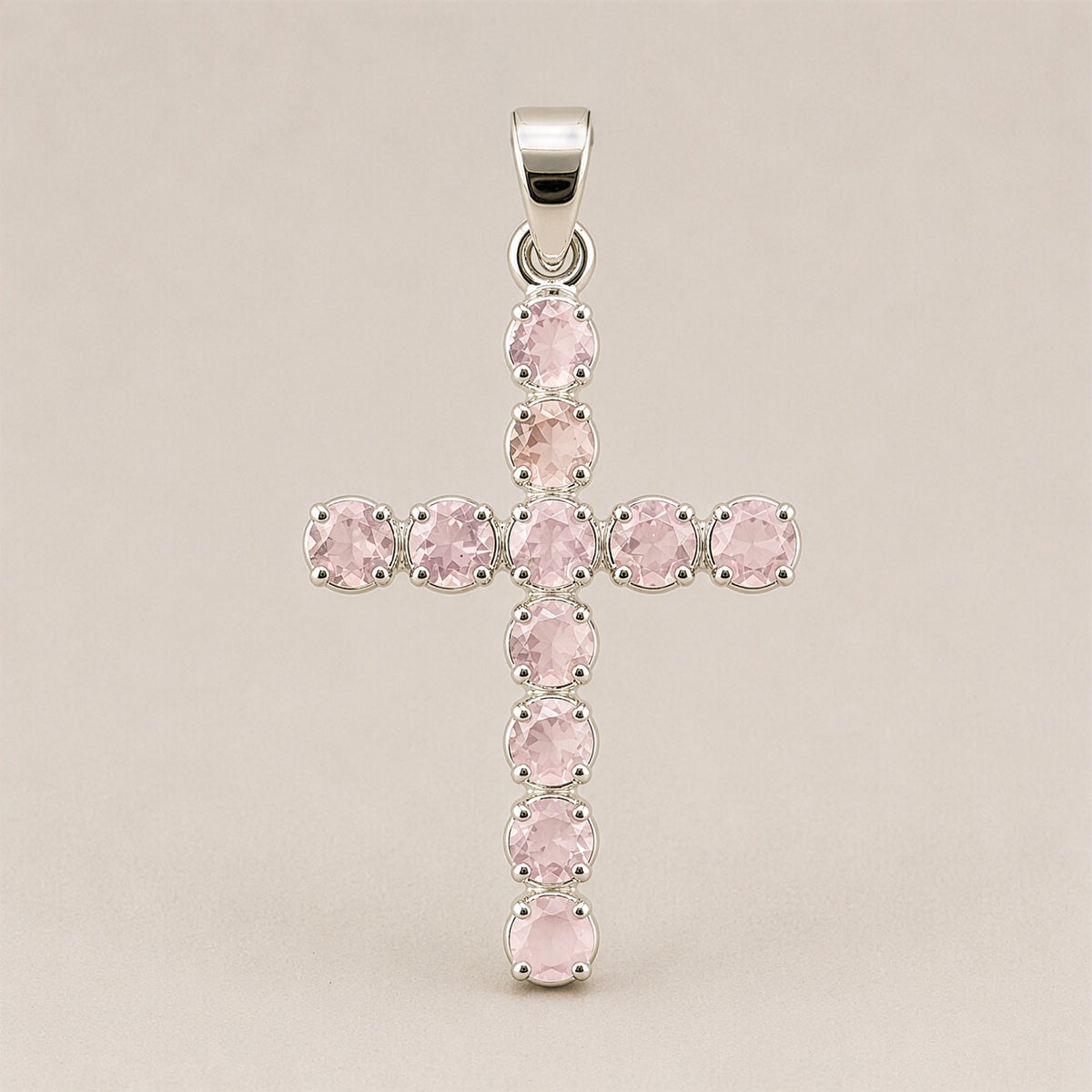 Halsband med kors och rosenkvarts – silverfärgad kedja