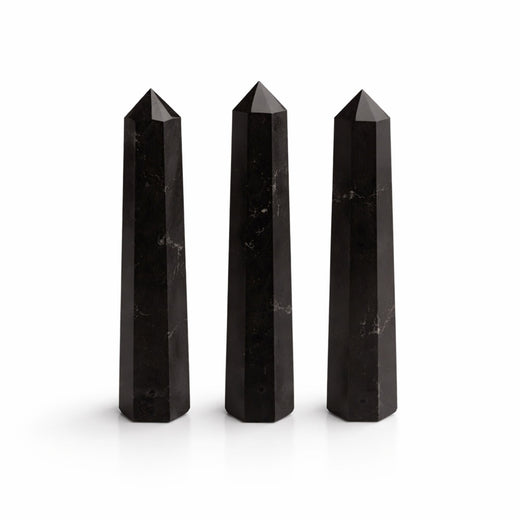 Svart turmalin · sexsidig obelisk, ca 11 cm