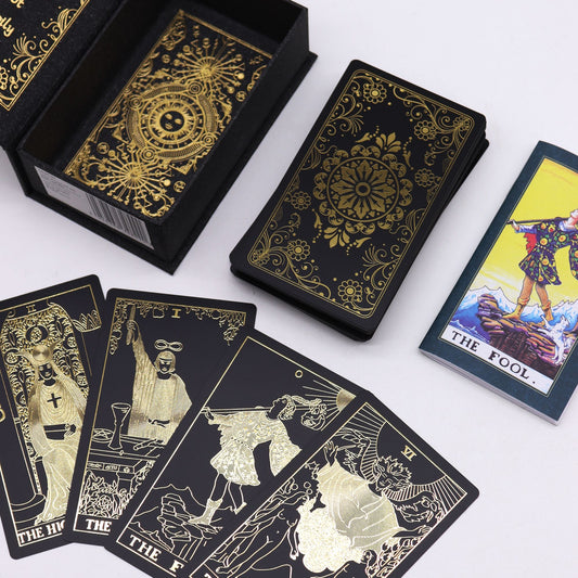 Tarotkort i guldfolie – 78 kort + guidebok i presentask