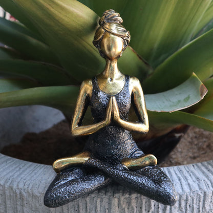 Yogafigur i sittande ställning – brons och svart, 24 cm