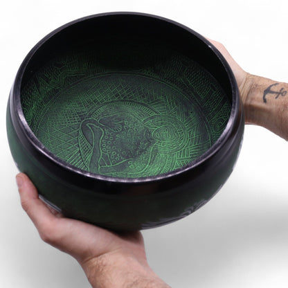 Extra kraftig klangskål i mässing – Mushroom Moss Green, 23 cm / 1,3 kg