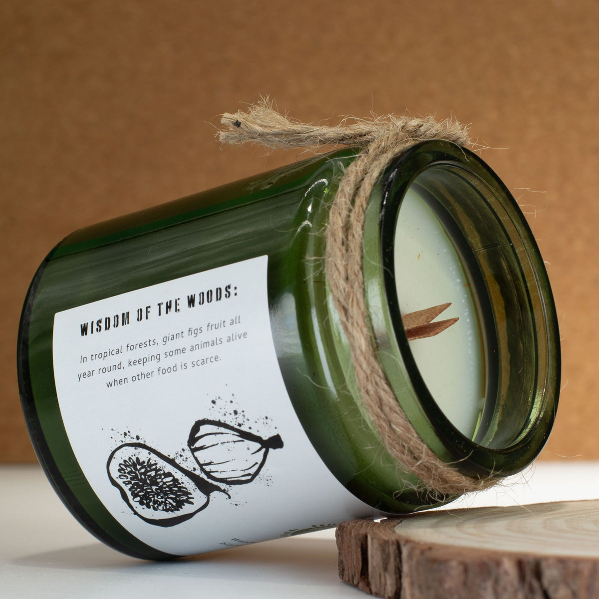 Greenman sojavaxljus med träveke – Crushed Fig & Cassis