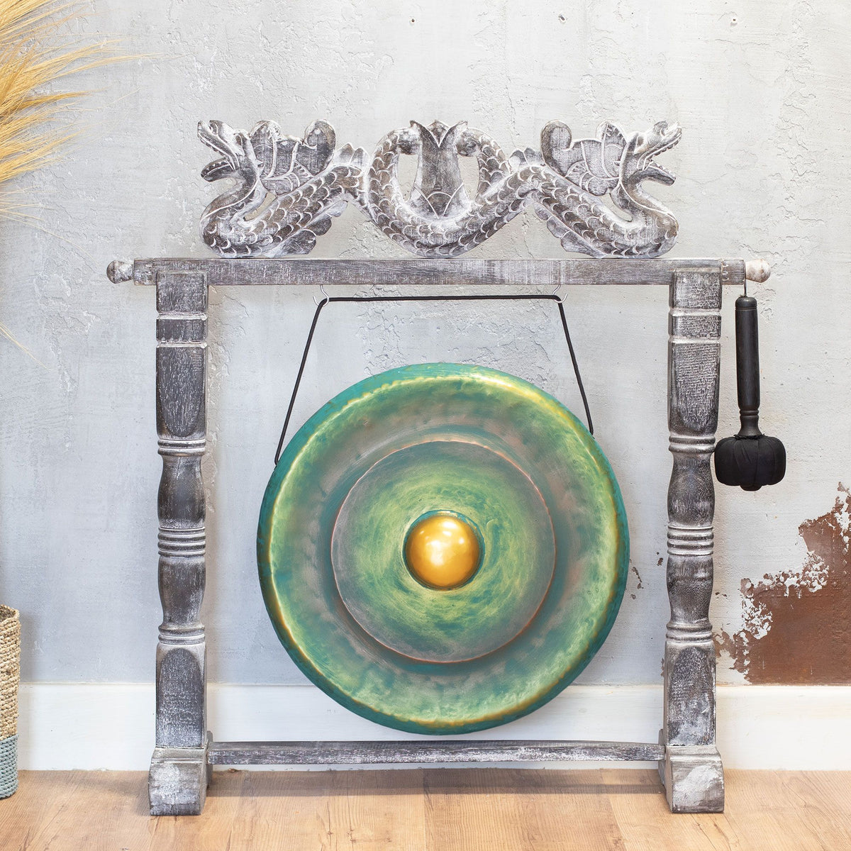 Gong med trästativ – grönpatinerad finish, 50 cm