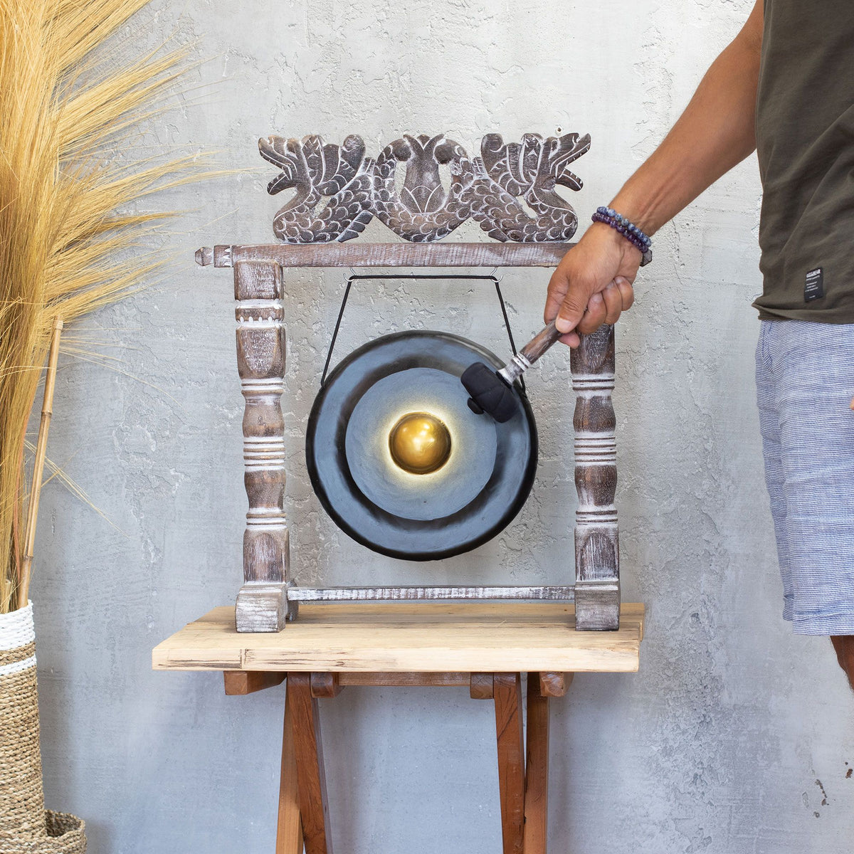 Gong med trästativ – svart, 25 cm