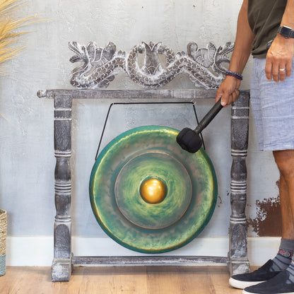 Gong med trästativ – grönpatinerad finish, 50 cm