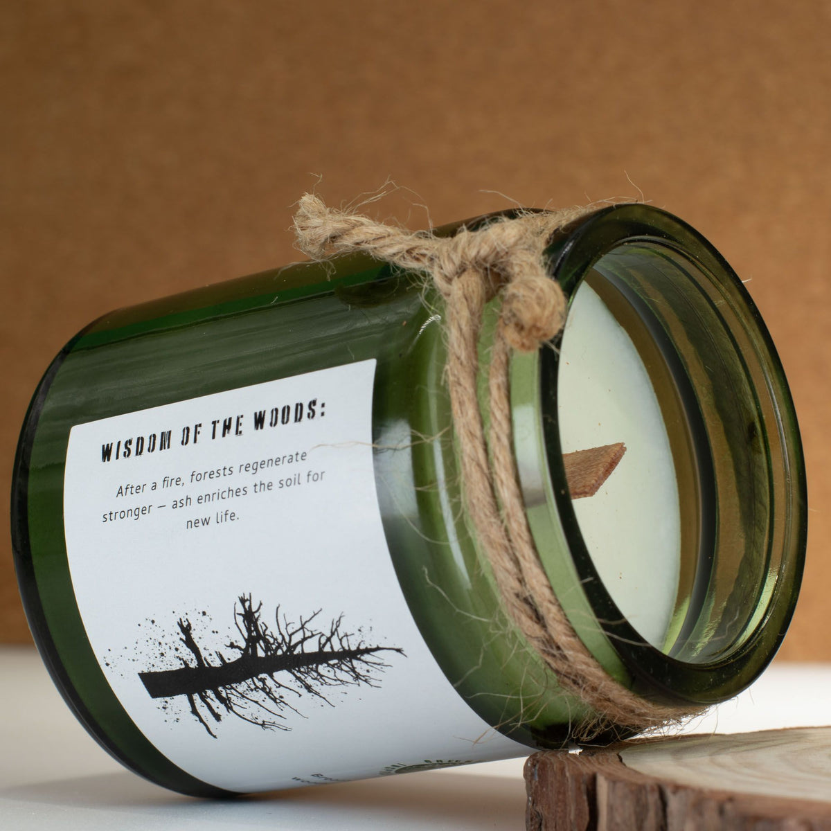 Greenman sojavaxljus med träveke – Ash & Woodsmoke