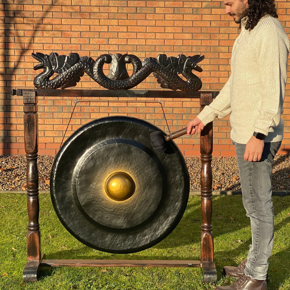 Gong med snidat trästativ – svart, 80 cm