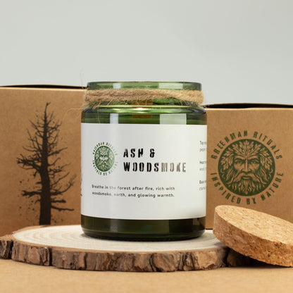 Greenman sojavaxljus med träveke – Ash & Woodsmoke