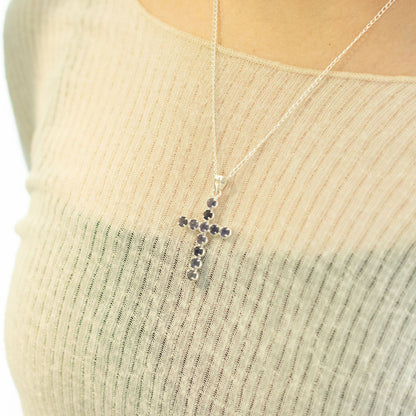 Halsband med kors och ionit – silverfärgad kedja