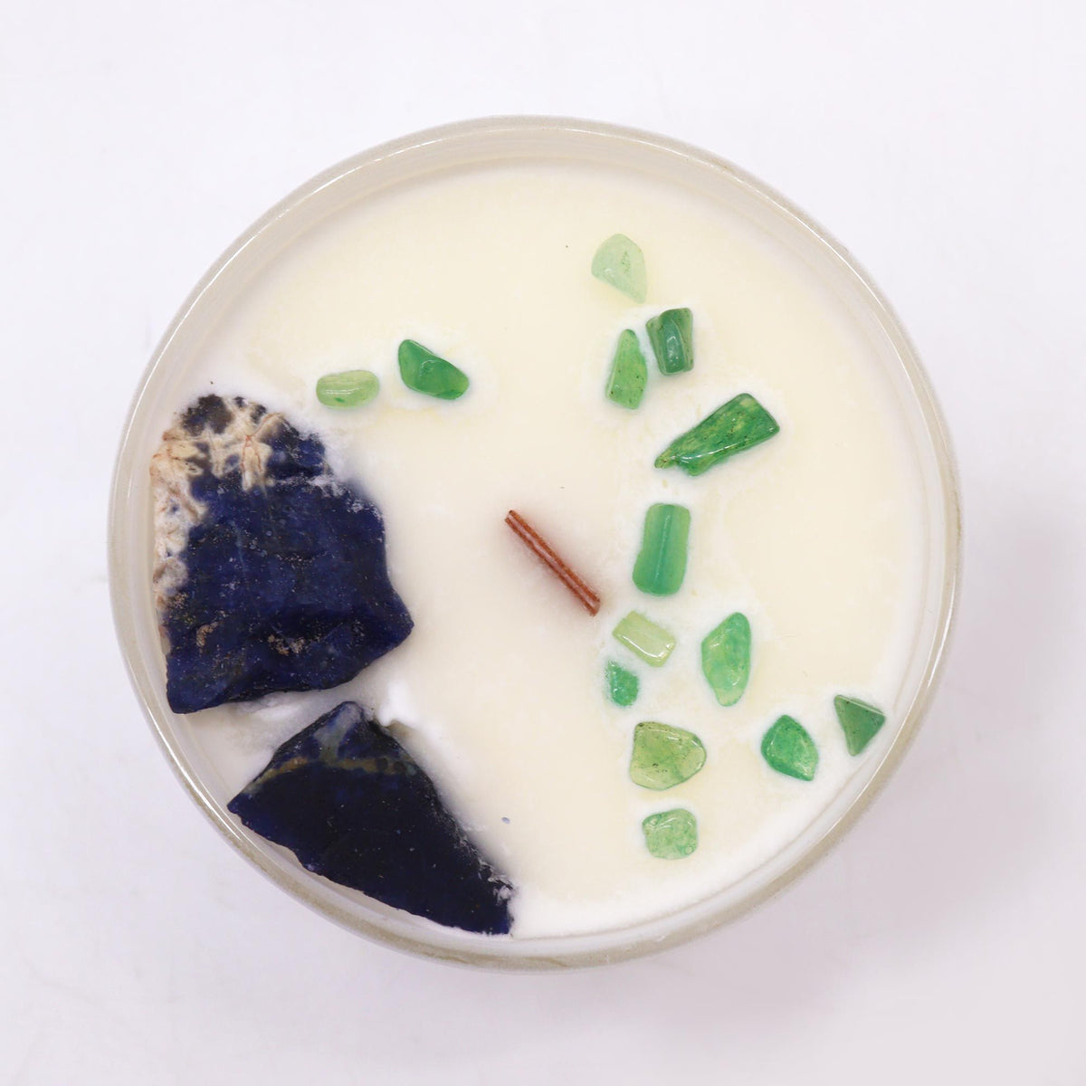 Chakraljus med kristaller – Halschakra, sodalit & jade