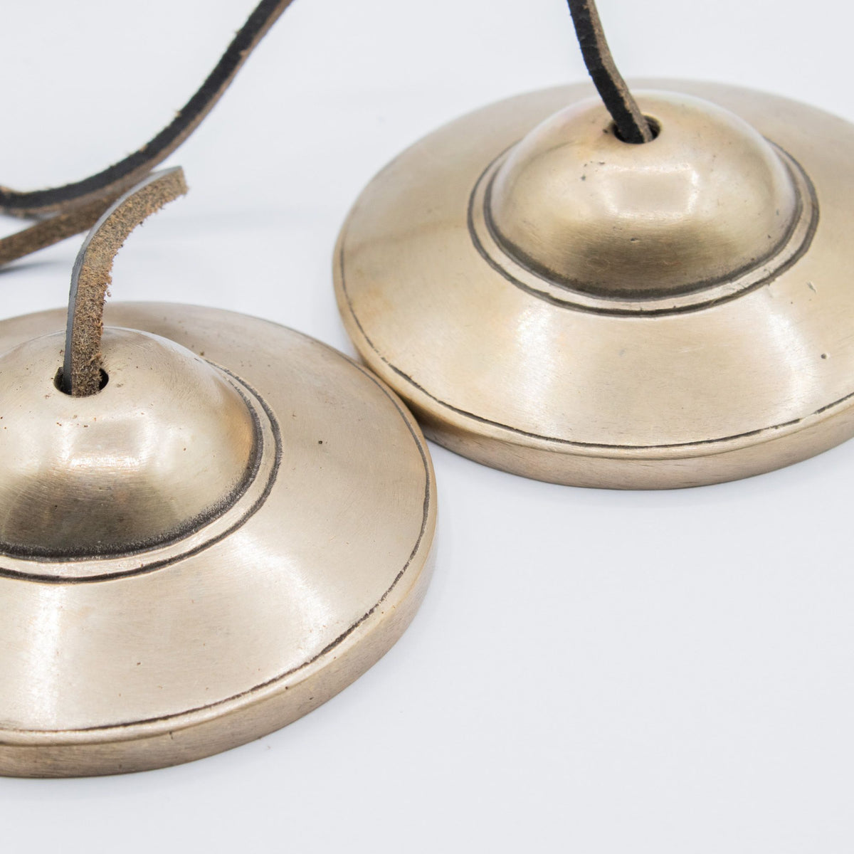 Tingsha i massiv mässing – traditionell, ca 7,5 cm / 345 g