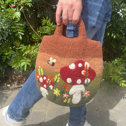 Tovad väska med svampträdgård – 35 × 27 cm