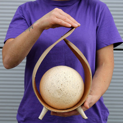 Bordslampa av kokosblad – Natural Loop