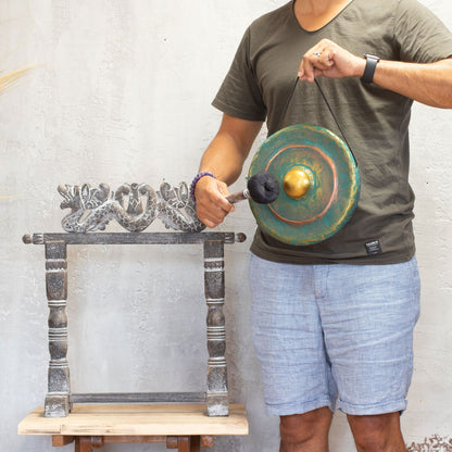 Gong med trästativ – grönpatinerad finish, 25 cm