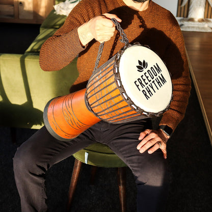 Djembe Freedom Rhythm – ljusare ton, 50 × 22 cm