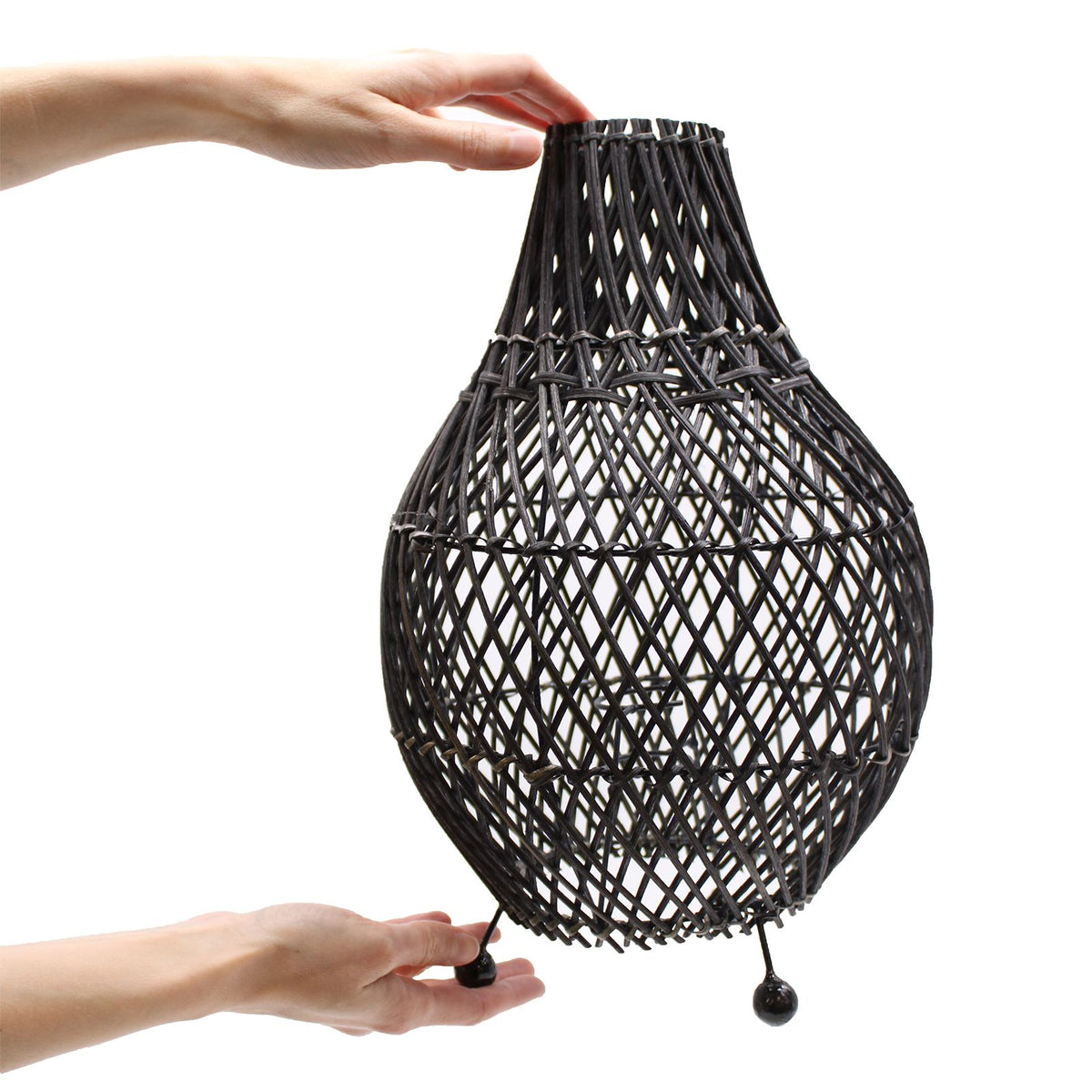 Bordslampa i rotting – svart