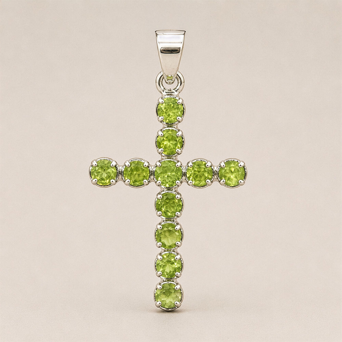 Halsband med kors och peridot – silverfärgad kedja