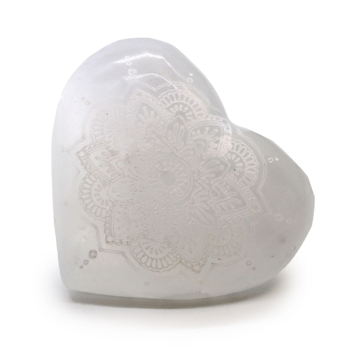 Selenithjärta med mandalagravyr – ca 7–8 cm
