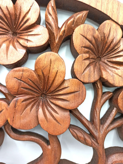 Väggpanel i trä – Livets träd och frangipani, 40 cm