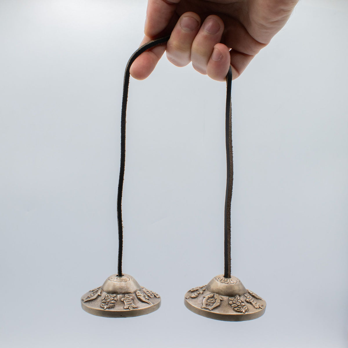 Tingsha i massiv mässing – lyckosymboler, ca 6 cm / 155 g