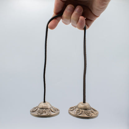 Tingsha i massiv mässing – lyckosymboler, ca 6 cm / 155 g
