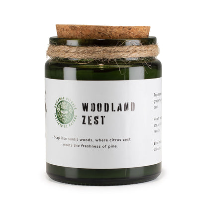 Greenman sojavaxljus med träveke – Woodland Zest