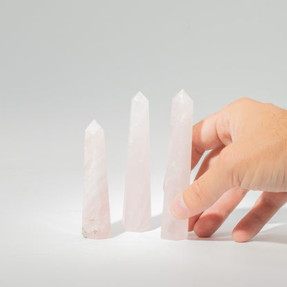 Sexsidig obelisk i rosenkvarts – ca 11 cm