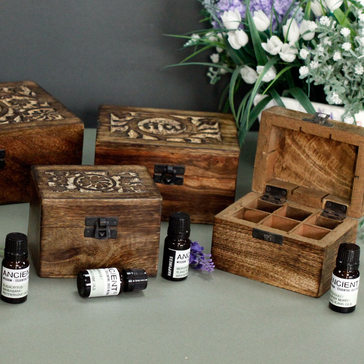 Aromalåda i mangoträ – plats för 24 × 10 ml