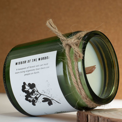 Greenman sojavaxljus med träveke – Woodland Zest