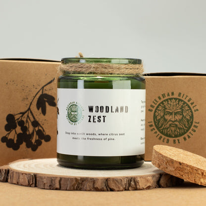 Greenman sojavaxljus med träveke – Woodland Zest