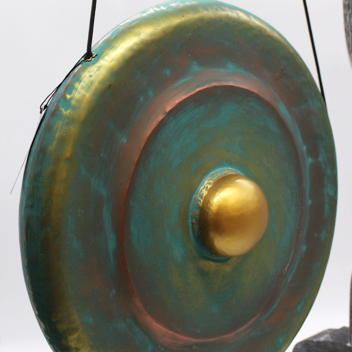 Gong med trästativ – grönpatinerad finish, 50 cm