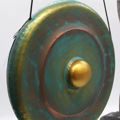 Gong med trästativ – grönpatinerad finish, 50 cm