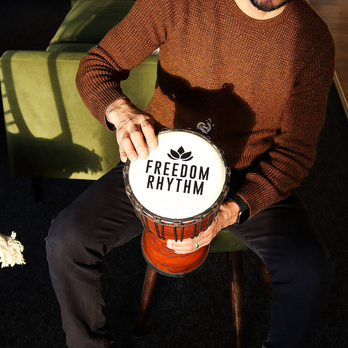 Djembe Freedom Rhythm – ljusare ton, 40 × 18 cm