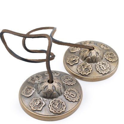 Tingsha i massiv mässing – sju chakra, ca 7 cm / 255 g