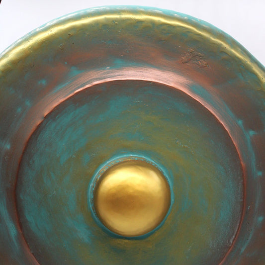 Gong med trästativ – grönpatinerad finish, 50 cm