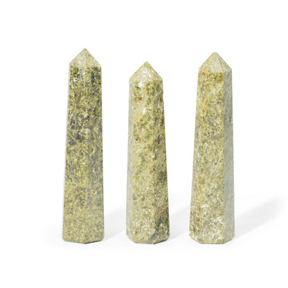 Sexsidig obelisk i epidot – ca 11 cm
