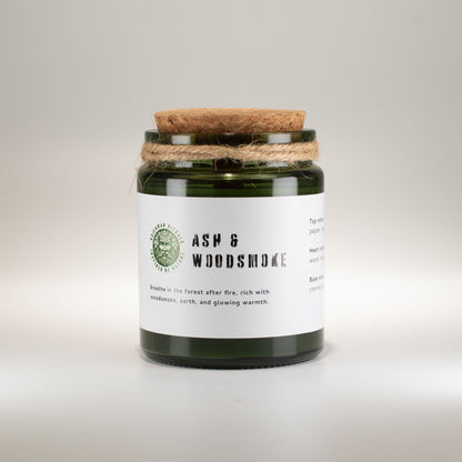 Greenman sojavaxljus med träveke – Ash & Woodsmoke